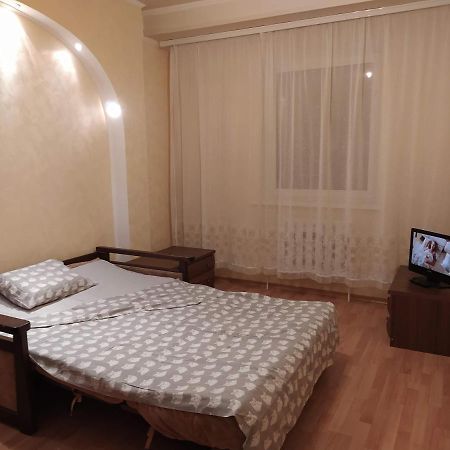 Двухкомнатная Квартира С Кухней Студией Бровары. エクステリア 写真